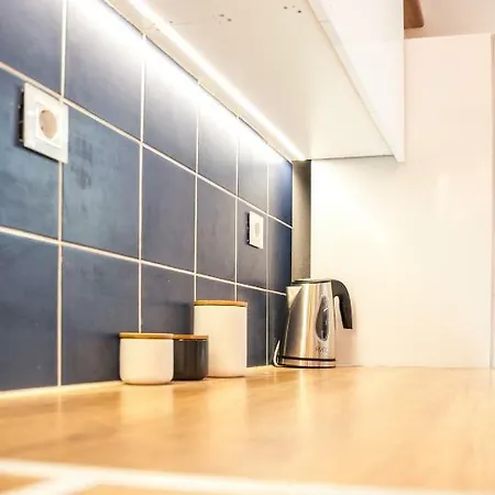 Apartment Secret Loft, 2min Walk From The Beach. High Tech!