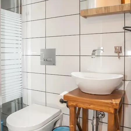 Apartment Secret Loft, 2min Walk From The Beach. High Tech! *
