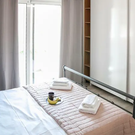 Apartment Secret Loft, 2min Walk From The Beach. High Tech! *